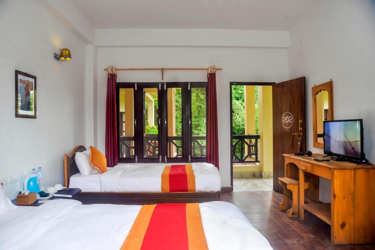 Hotel Chitwan Park Village Sauraha Exterior foto