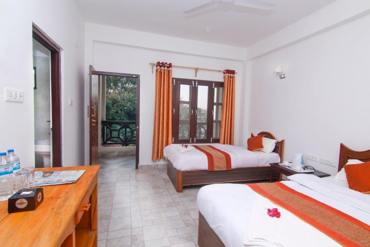 Hotel Chitwan Park Village Sauraha Exterior foto