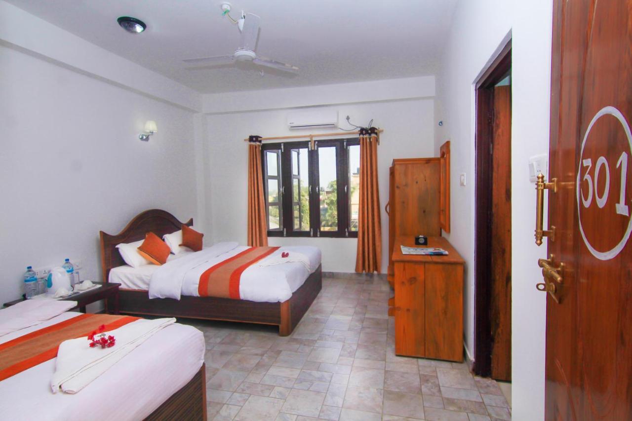 Hotel Chitwan Park Village Sauraha Exterior foto
