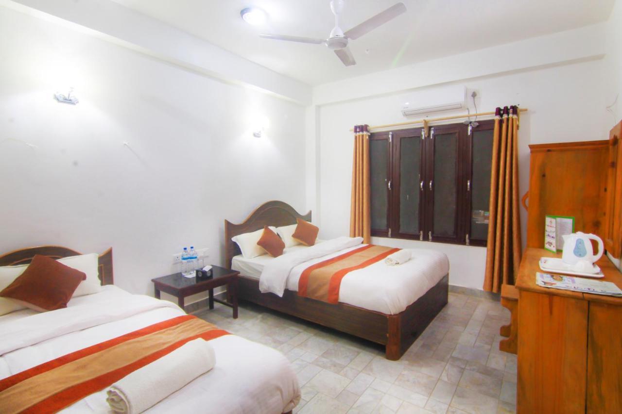 Hotel Chitwan Park Village Sauraha Exterior foto