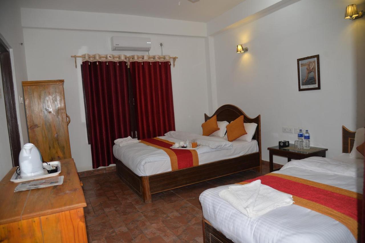 Hotel Chitwan Park Village Sauraha Exterior foto